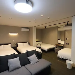 White Crystal Roomb アパート 福岡市